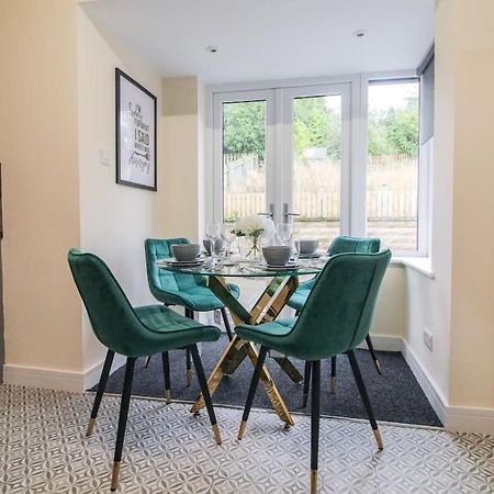 Modern 3 Bed, Contractors Welcome, Bradford Exterior foto