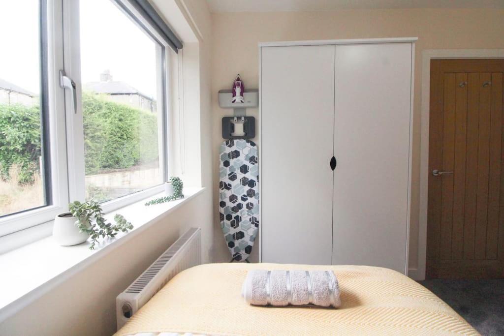 Modern 3 Bed, Contractors Welcome, Bradford Exterior foto