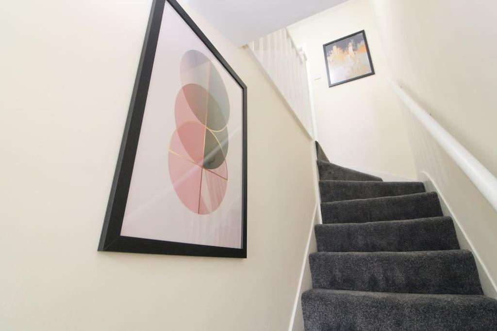 Modern 3 Bed, Contractors Welcome, Bradford Exterior foto