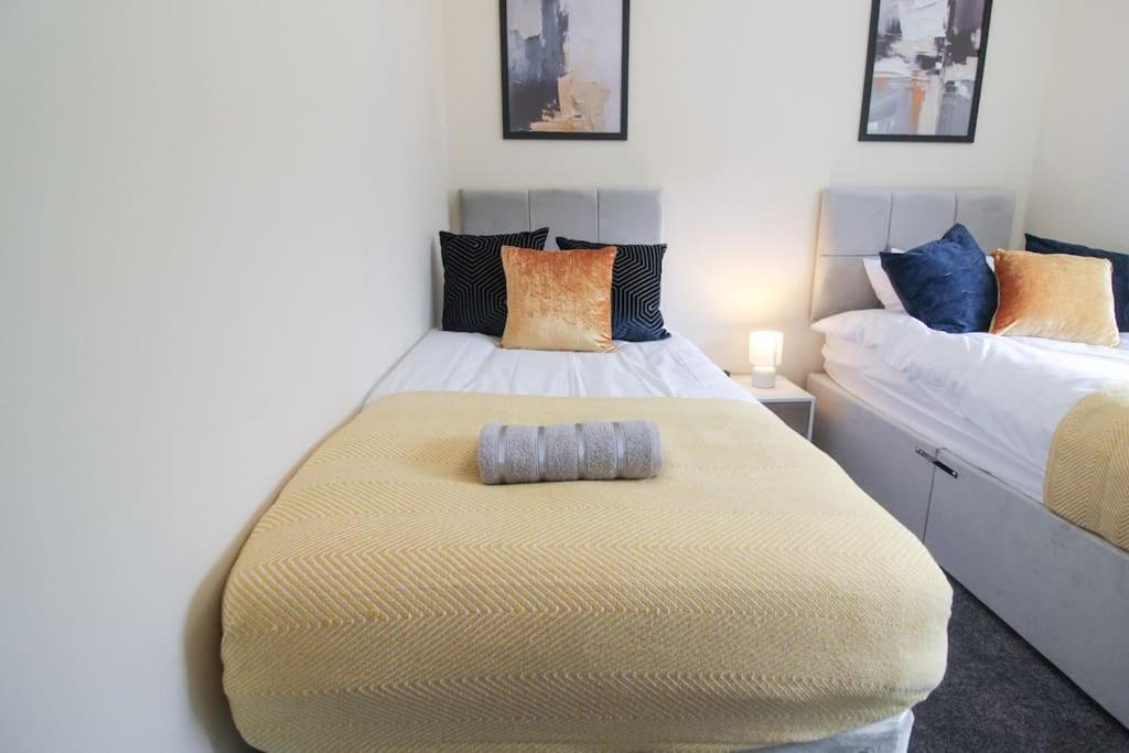 Modern 3 Bed, Contractors Welcome, Bradford Exterior foto