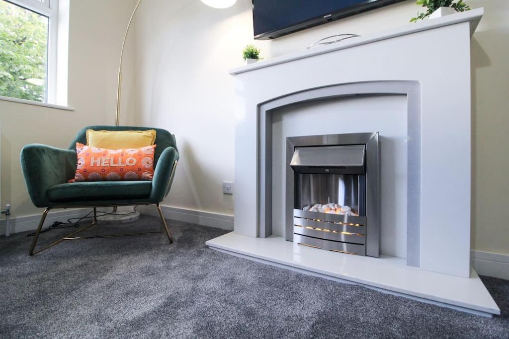 Modern 3 Bed, Contractors Welcome, Bradford Exterior foto