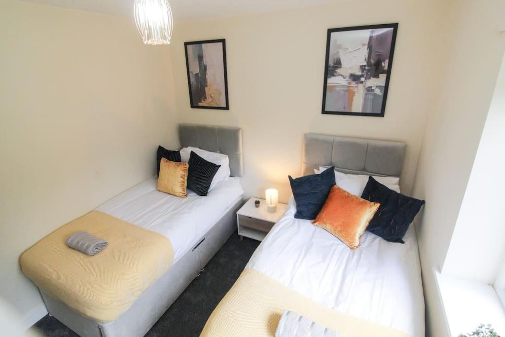 Modern 3 Bed, Contractors Welcome, Bradford Exterior foto