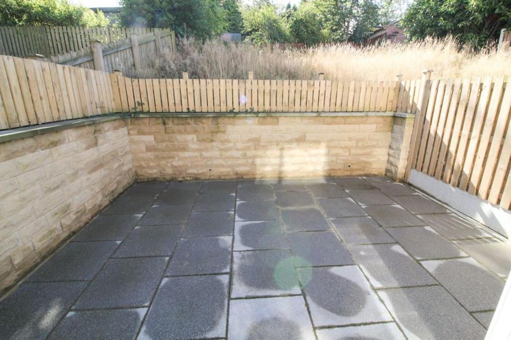 Modern 3 Bed, Contractors Welcome, Bradford Exterior foto