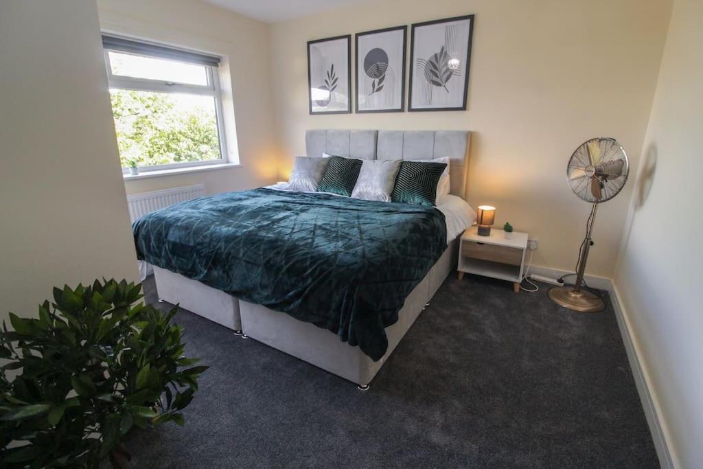 Modern 3 Bed, Contractors Welcome, Bradford Exterior foto