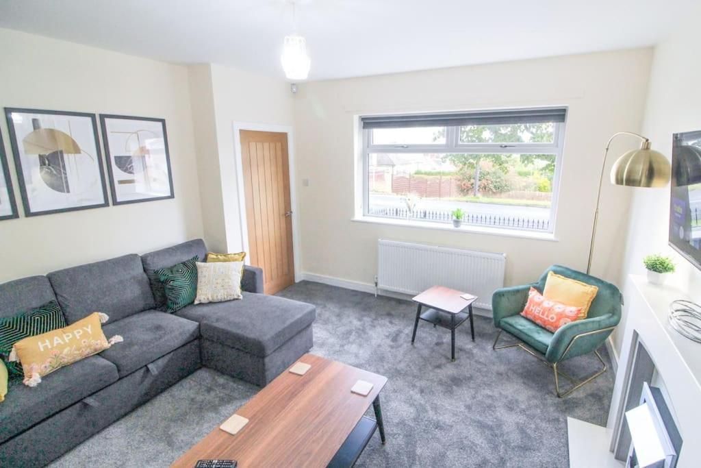 Modern 3 Bed, Contractors Welcome, Bradford Exterior foto