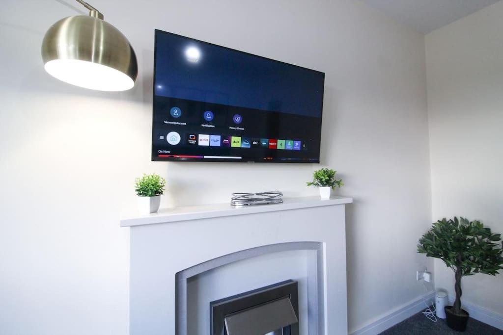 Modern 3 Bed, Contractors Welcome, Bradford Exterior foto