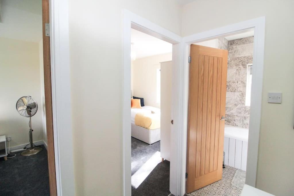 Modern 3 Bed, Contractors Welcome, Bradford Exterior foto