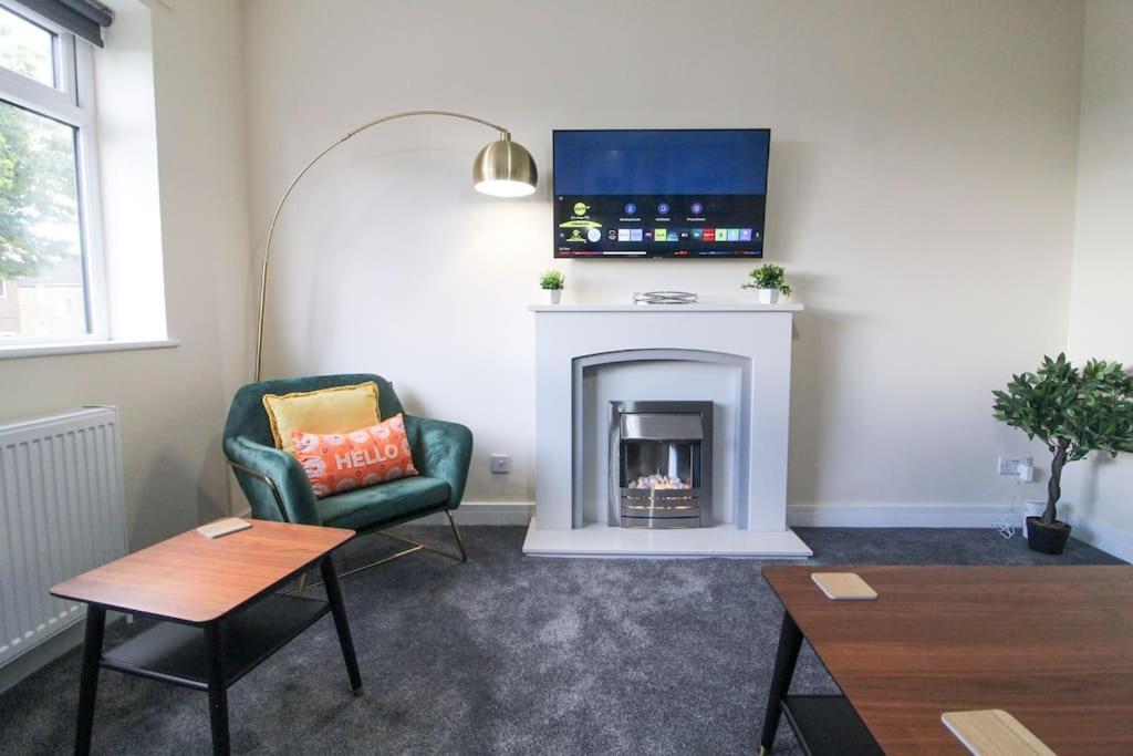 Modern 3 Bed, Contractors Welcome, Bradford Exterior foto