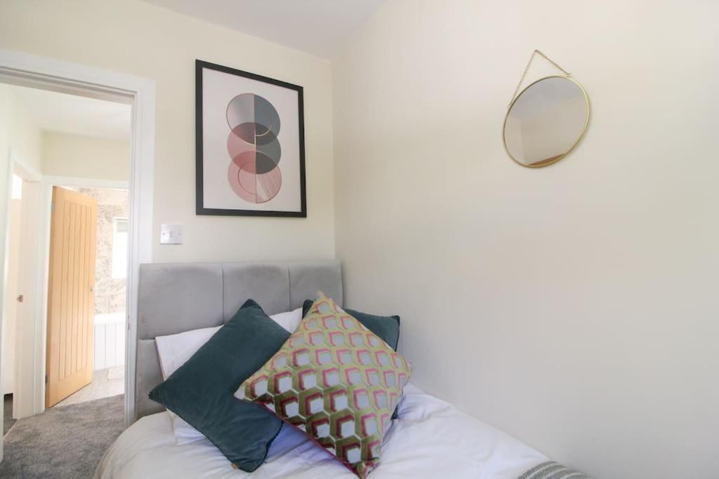 Modern 3 Bed, Contractors Welcome, Bradford Exterior foto