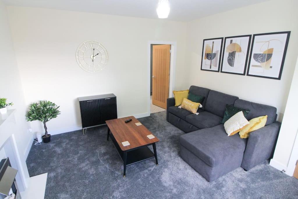 Modern 3 Bed, Contractors Welcome, Bradford Exterior foto