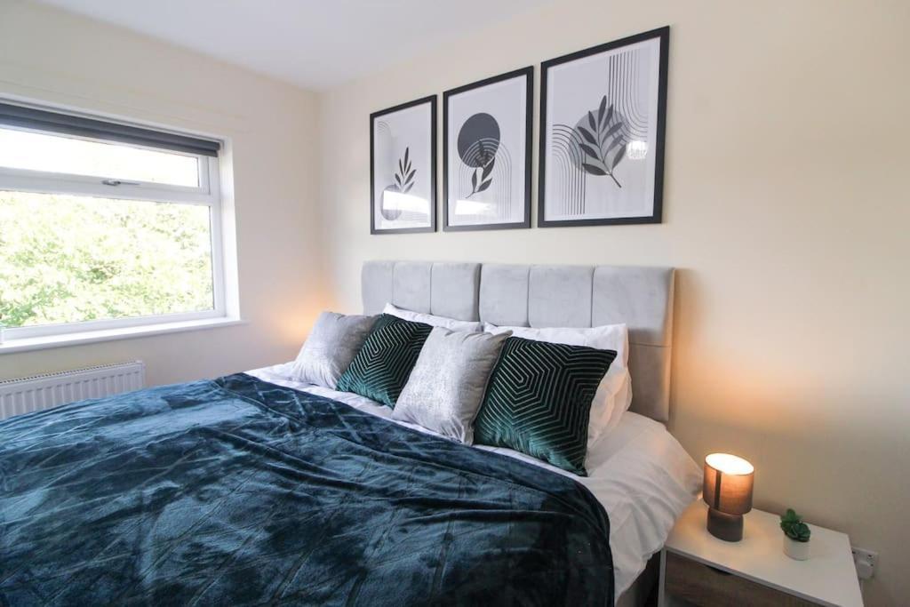 Modern 3 Bed, Contractors Welcome, Bradford Exterior foto