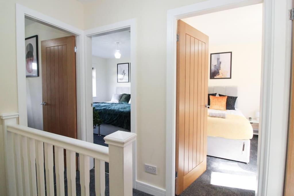 Modern 3 Bed, Contractors Welcome, Bradford Exterior foto