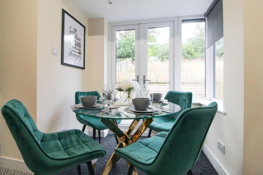 Modern 3 Bed, Contractors Welcome, Bradford Exterior foto